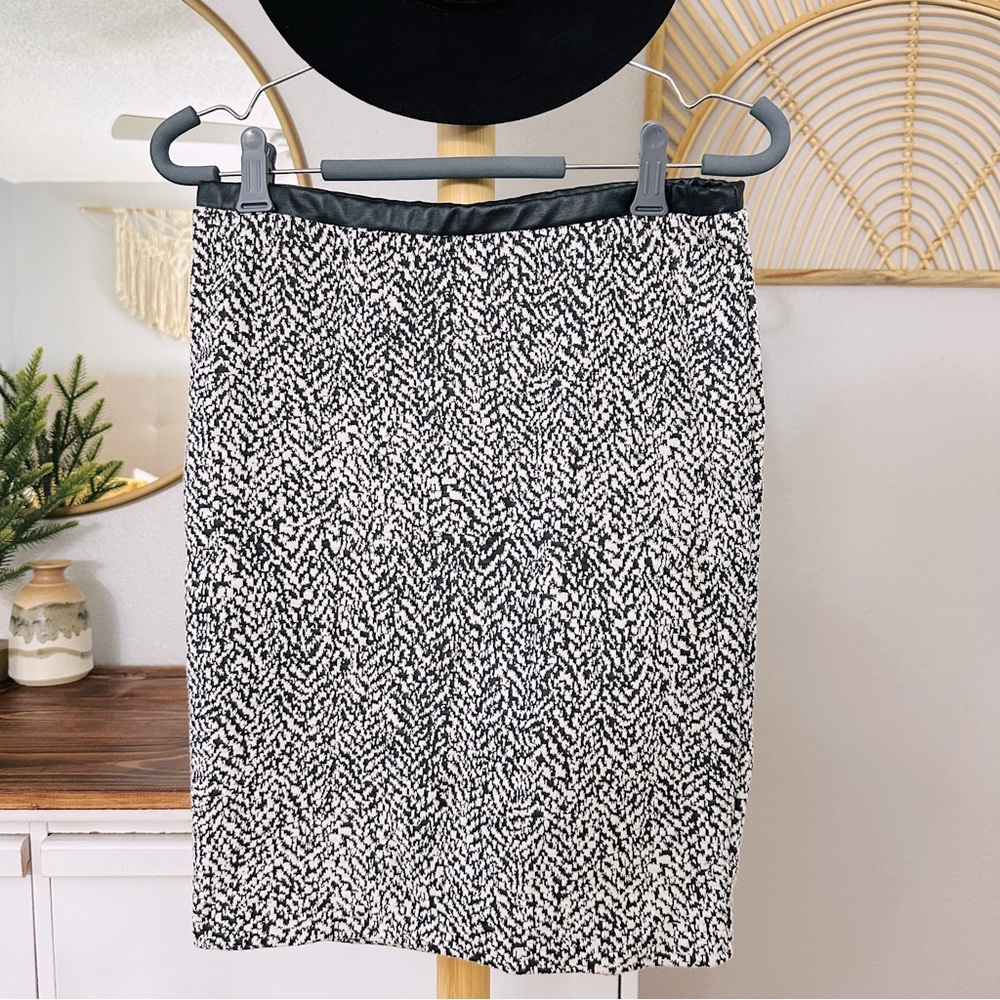 Cute Business Casual Skirt! Like NEW!!